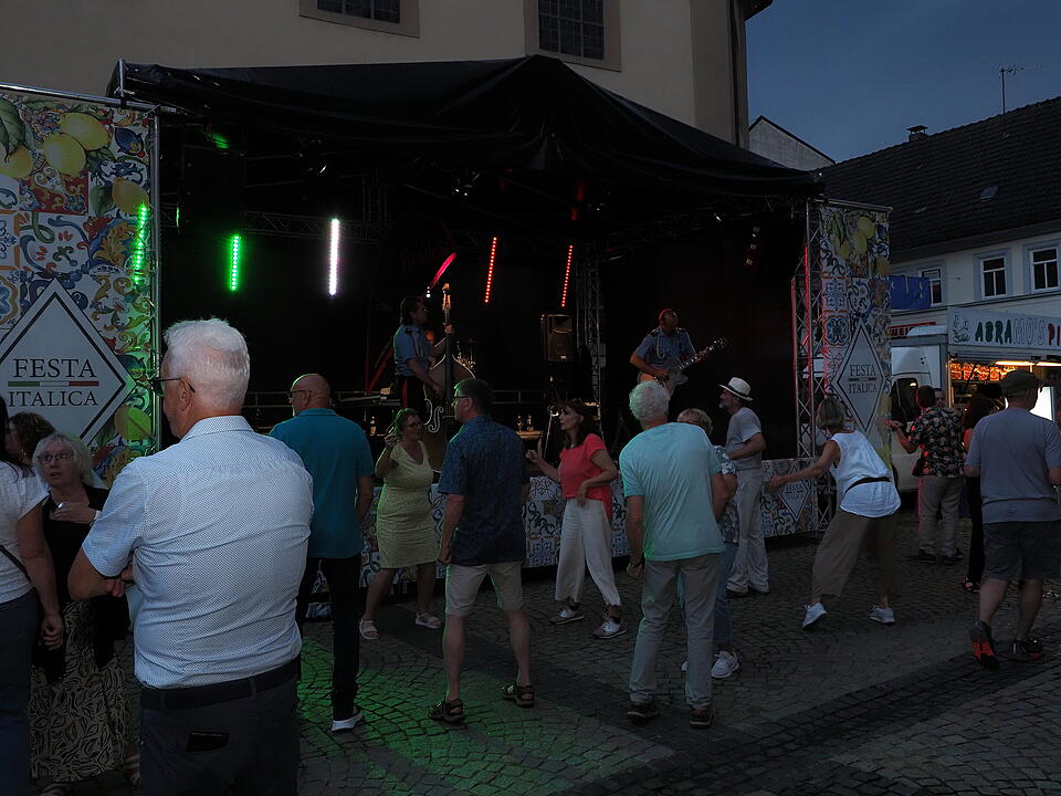 Aperitivo, Vino, Musica und mehr!