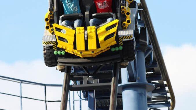 In acht Themenbereichen gibt es jede Menge (Fahr-)Attraktionen. Foto: Legoland Deutschland