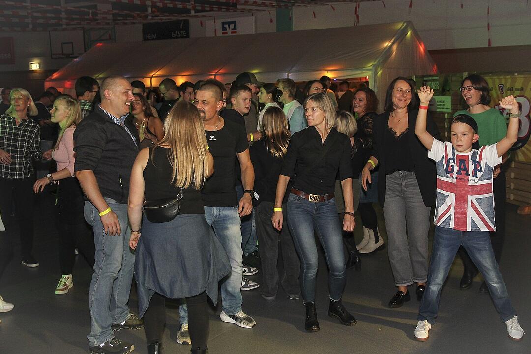 Es spielte die Partyband "Musik die3".