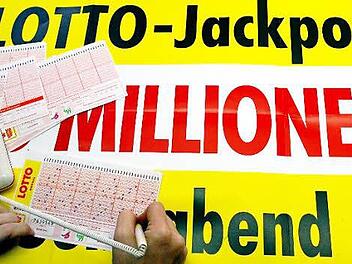 90 Millionen Euro: Mit dieser Rekordsumme ist der Euro-Jackpot gefüllt. Am 8. Mai 2015 um 21 Uhr entscheidet sich, ob es einen Gewinner gibt. Foto: Jens Ressing/dpa