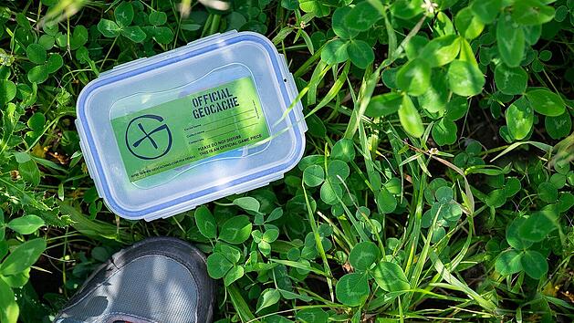 Geocaching ist eine Art moderne Schnitzeljagd, an der jeder teilnehmen kann.