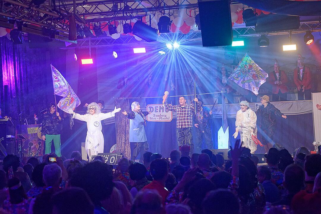 Motto: "Licht aus! Spot an! 70er Disco"