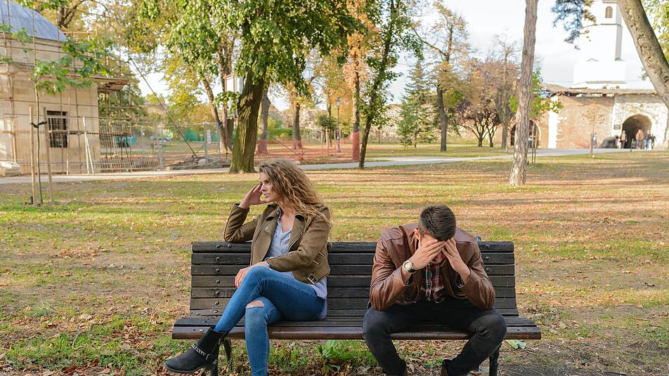 Ein Seitensprung oder eine Affäre sind oftmals eine Beziehungskrise. Doch gibt es Hoffnung?  Bild: pexels-vera-arsic-984949