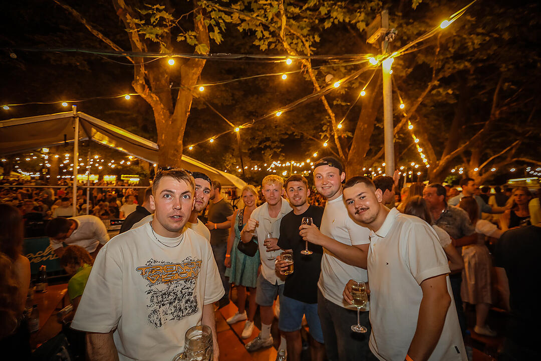 Impressionen vom größten Weinfest in Franken!