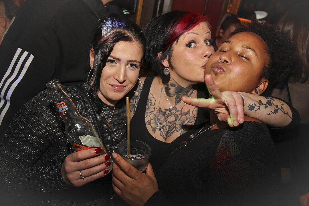 Volles Haus, erwachsene Partypeople und eine ausgelassene Feier!