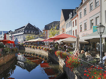 Die schöne Altstadt von Saarburg liegt an der Saar-Riesling-Straße und lädt zum Verweilen ein.