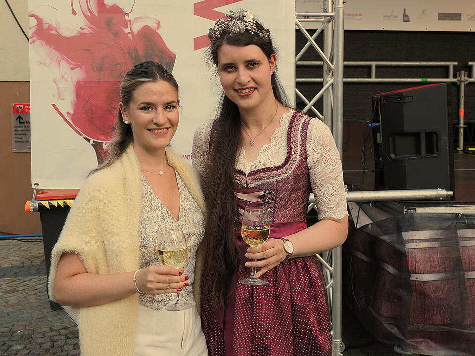Das Weinfest zieht tausende Besucher an.