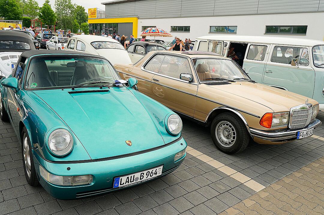Autos, Motorräder, Mopeds und Traktoren gab es zu bewundern.