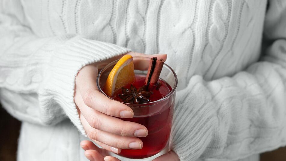 Glühwein geeignet sind gerbstoffarme Rotweinsorten wie der Spätburgunder, Dornfelder oder Portugieser.
