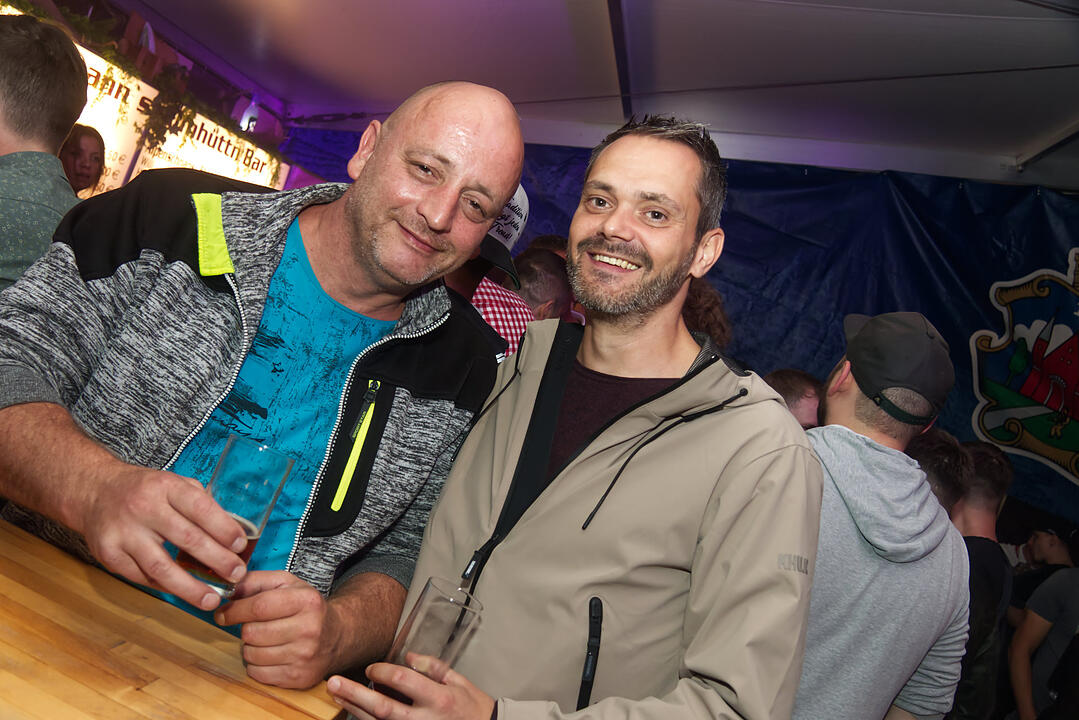 Die Partyband "Die Stodlrocker" spielten am Freitag zum Auftakt.