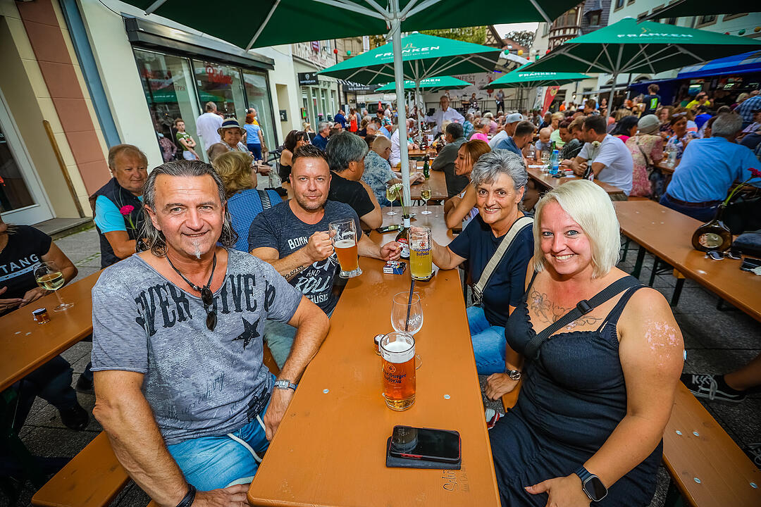 Die fränkische Weinkönigin Eva Brockmann war auch vor Ort.