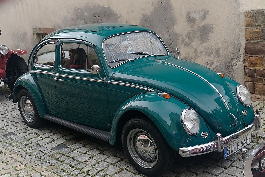 Historische Automobile und Motorräder
