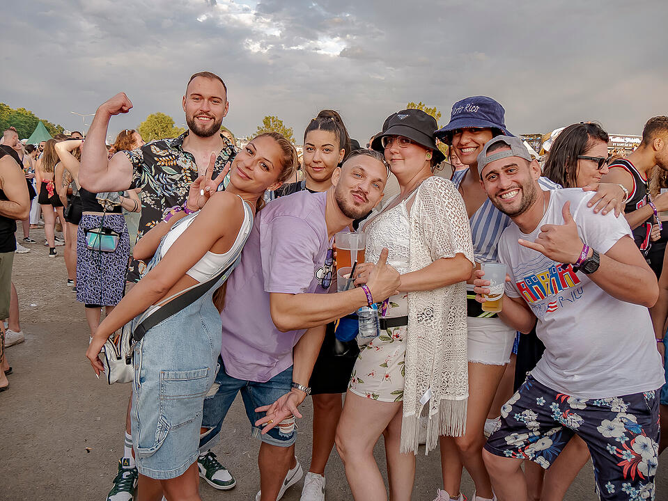 Mit internationalen und nationalen Live-Acts!