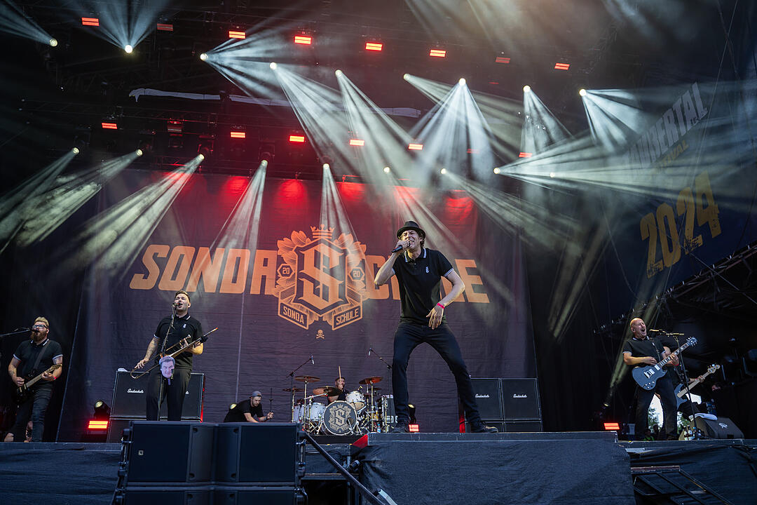 RISE AGAINST, NINA CHUBA, SONDASCHULE, BOSSE u.v.m.