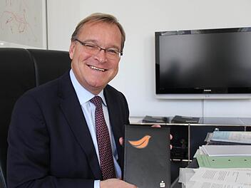 Bambergs OB Andreas Starke hat die Taube auf seinen Terminkalender geklebt. Foto: Pressestelle der Stadt Bamberg