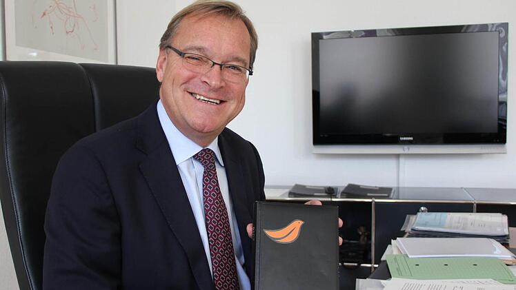 Bambergs OB Andreas Starke hat die Taube auf seinen Terminkalender geklebt. Foto: Pressestelle der Stadt Bamberg