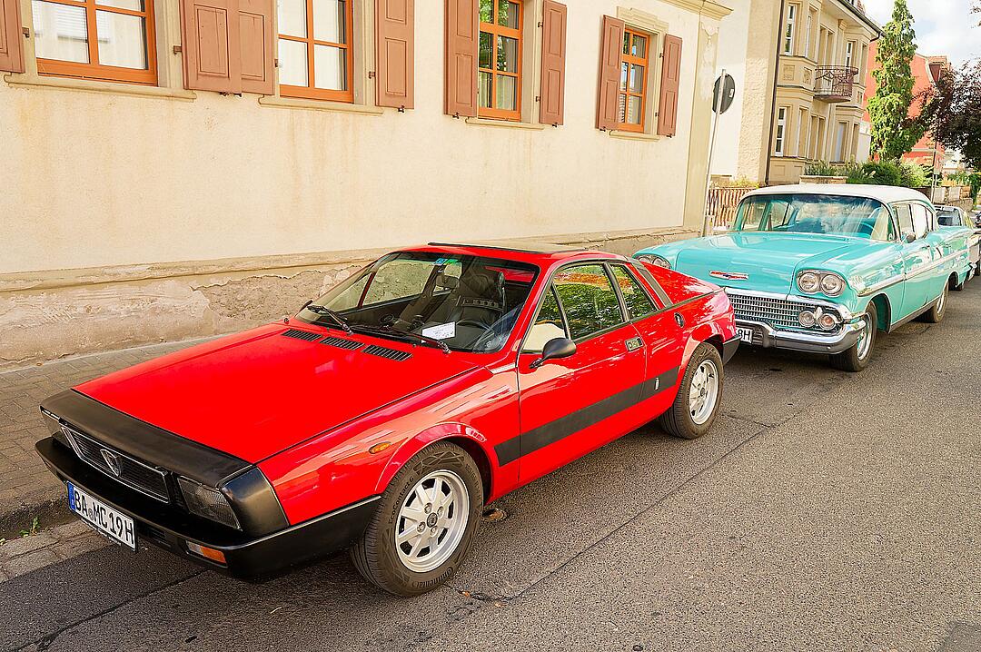 Historische Automobile und Motorräder