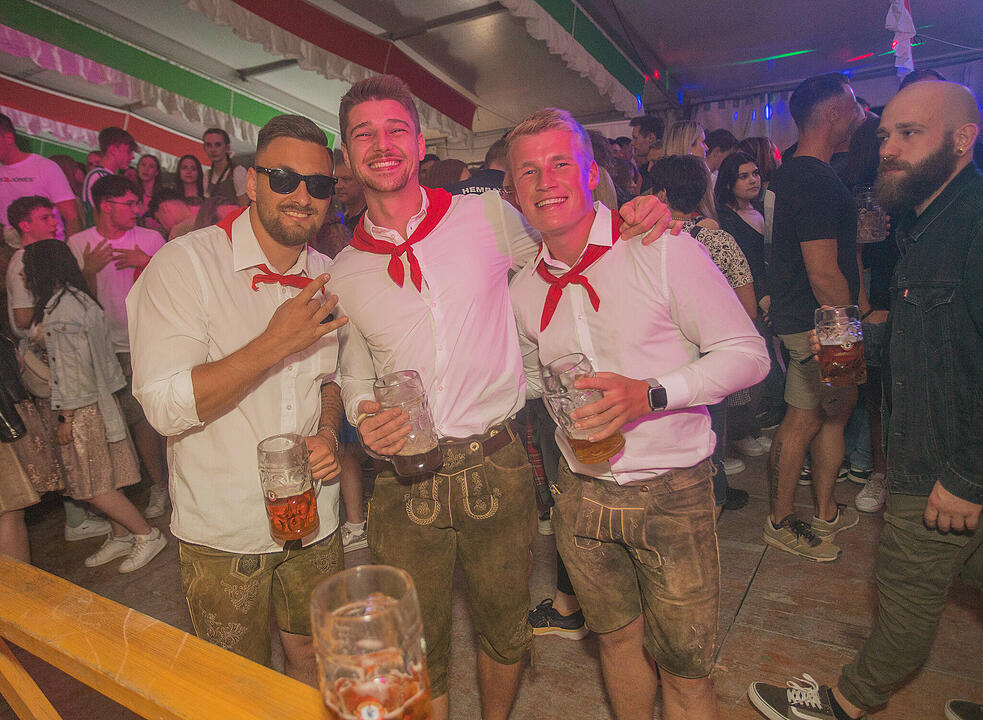 Die Cover- und Partyband "Tasty 7" spielten am Samstag.