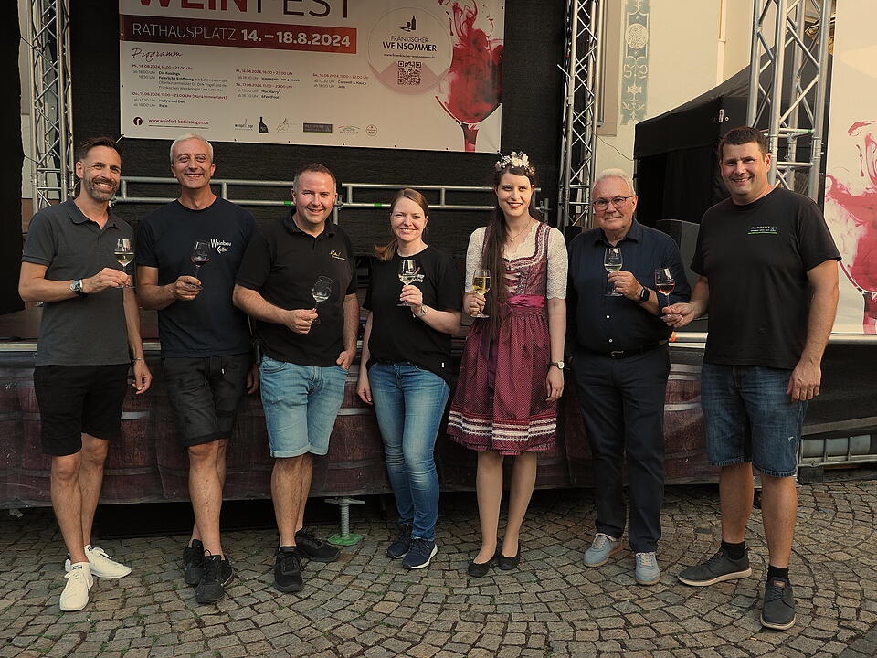 Das Weinfest zieht tausende Besucher an.
