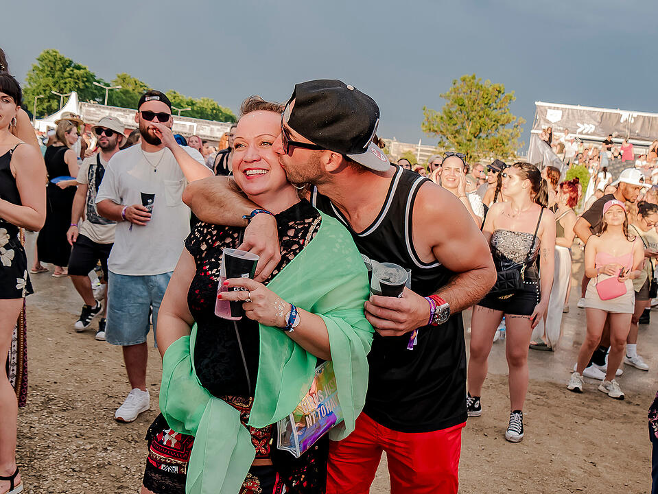 Mit internationalen und nationalen Live-Acts!