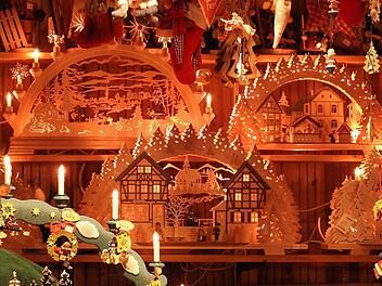 Der Wormser Weihnachtsmarkt lädt zum Weihnachtsshopping und zu geselligen Stunden in der Nibelungenstadt ein.