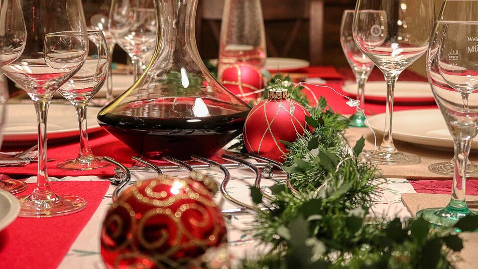 Wein gehört zu einem gut gedeckten Tisch und zum Essen dazu.