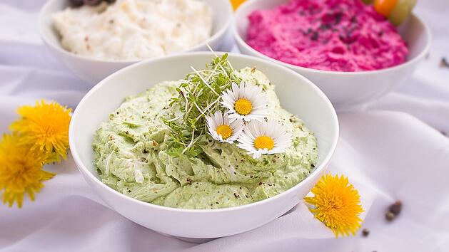 Zucchini-Aufstrich schmeckt hervorragend auf Brot oder als Dip.