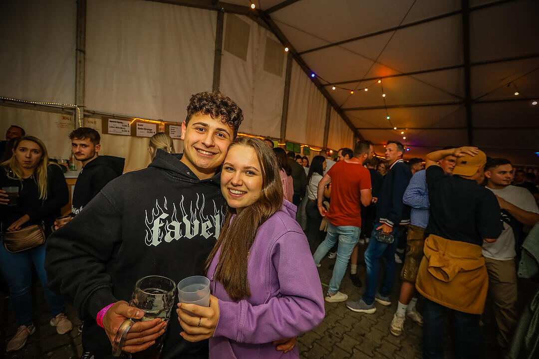 Samstagsparty im Festzelt!