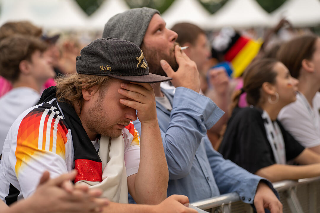 Fans schauen das EM-Viertelfinale zwischen Duetschland und Spanien in Nürnberg