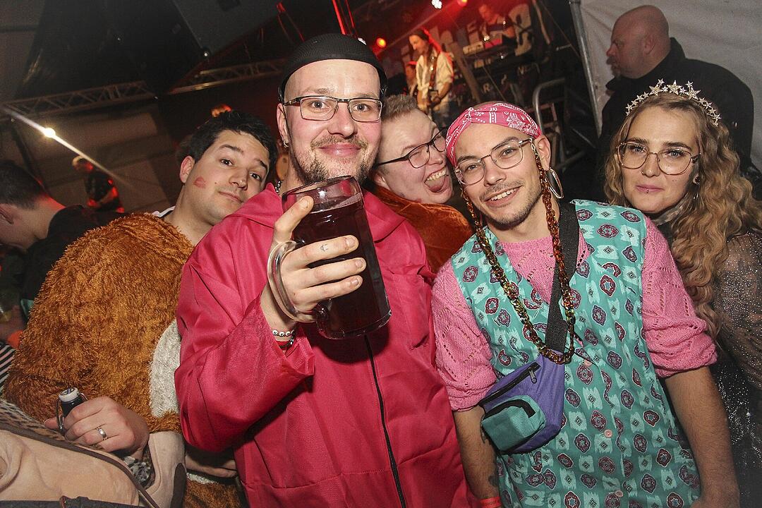 Super Stimmung beim Meeder Zeltfasching 2025!