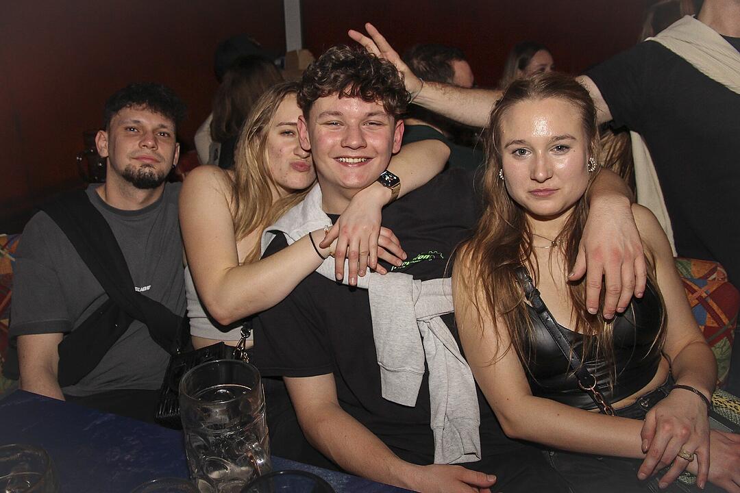 Klasse Party-Stimmung  am ersten Weihnachtsfeiertag