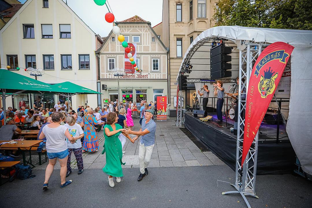 Die fränkische Weinkönigin Eva Brockmann war auch vor Ort.