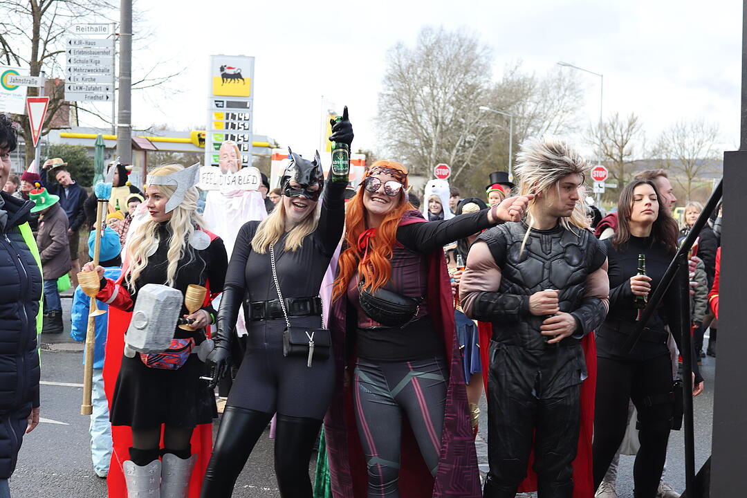 Die Hauptstrasse wurde zur Partymeile