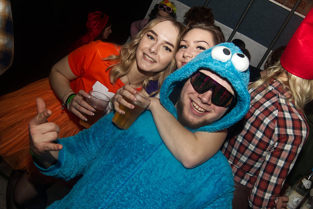Fasching pur in der Grundschulturnhalle