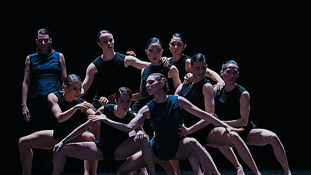 Das Ensemble im Tanzstück "Kassandra" am Pfalztheater.