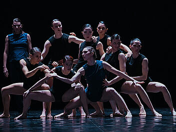 Das Ensemble im Tanzstück "Kassandra" am Pfalztheater.