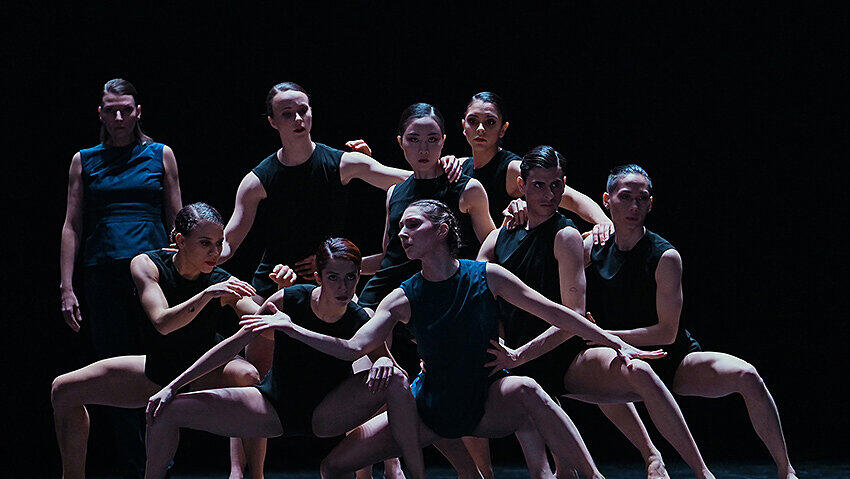 Das Ensemble im Tanzstück "Kassandra" am Pfalztheater.