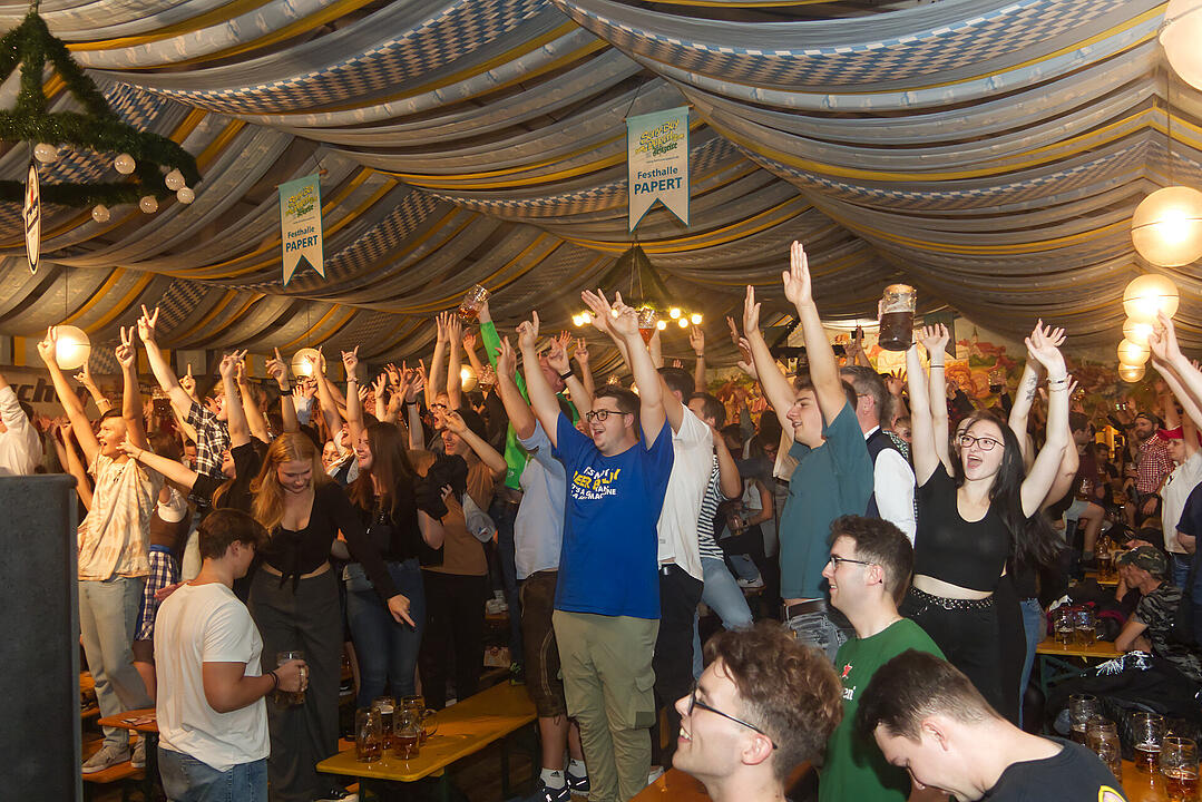 Beste Stimmung beim zweitgrößten Volksfest Bayerns