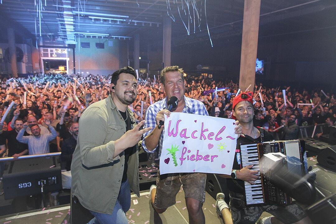 Opening Party mit Ballermann-Größe Peter Wackel
