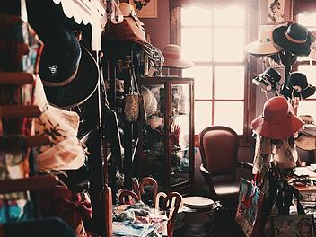Stöbern in Second-Hand-Läden macht Modefans richtig viel Spaß.