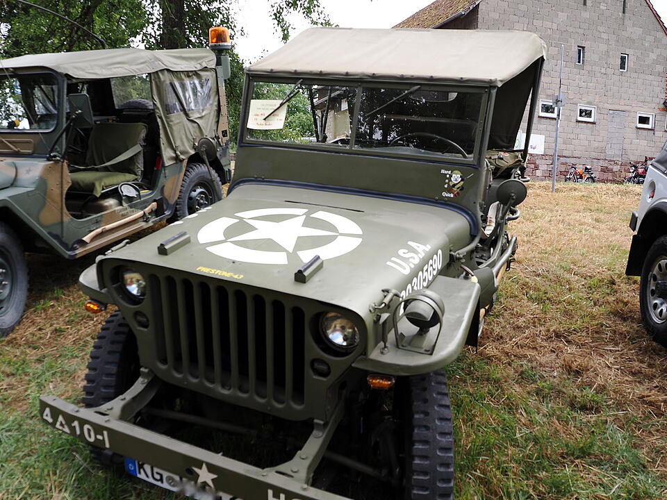 Oldtimer, US Cars, Traktoren und Motorräder.