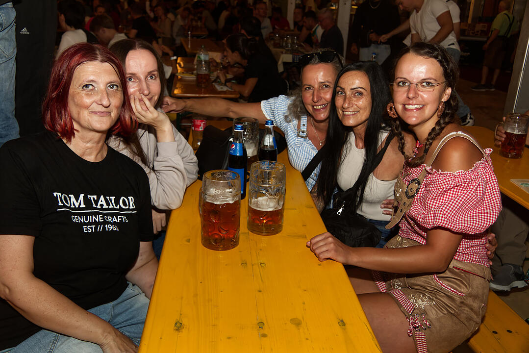 Das Herbstfest ist eröffnet.