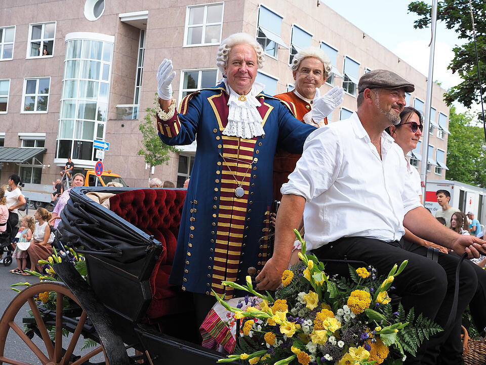 Großer historischer Festzug durch Bad Kissingen!