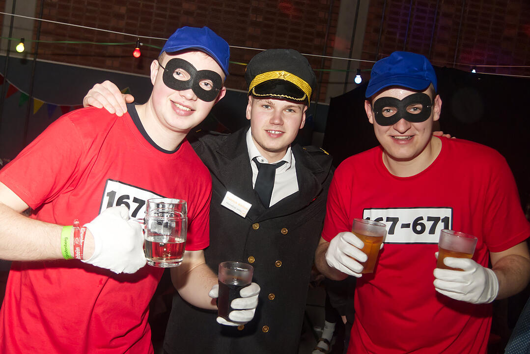 Fasching pur in der Grundschulturnhalle
