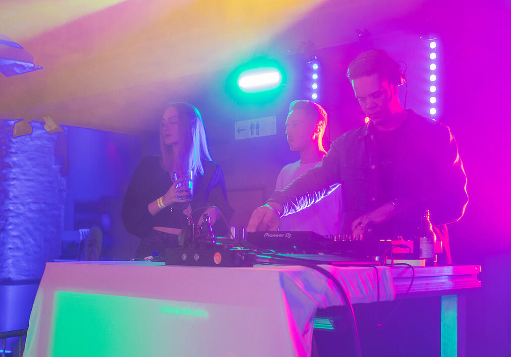 Nach dem einschlagenden Erfolg der ersten Kufa Club Night wurde ausgelassen die 2. Auflage gefeiert.