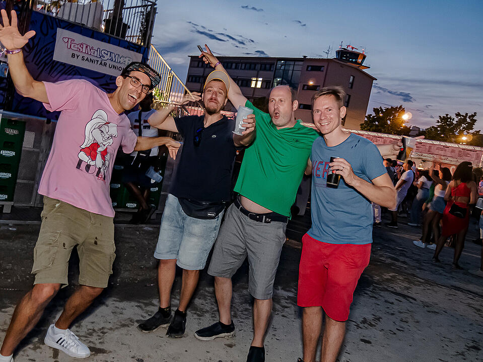 Mit internationalen und nationalen Live-Acts!