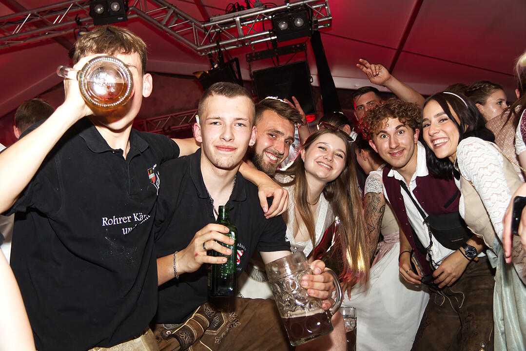 Musik im Festzelt gab es mit der Band "KLOSTERGOLD"