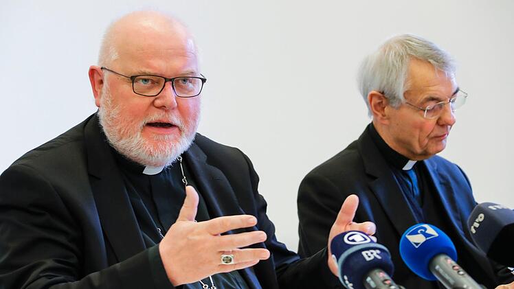 Kardinal Marx (rechts) will ihn, Erzbischof Schick nicht - den Kommunionempfang in Einzelfällen  auch für  evangelische Christen  . Matthias Hoch