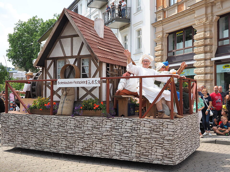 Großer historischer Festzug durch Bad Kissingen!