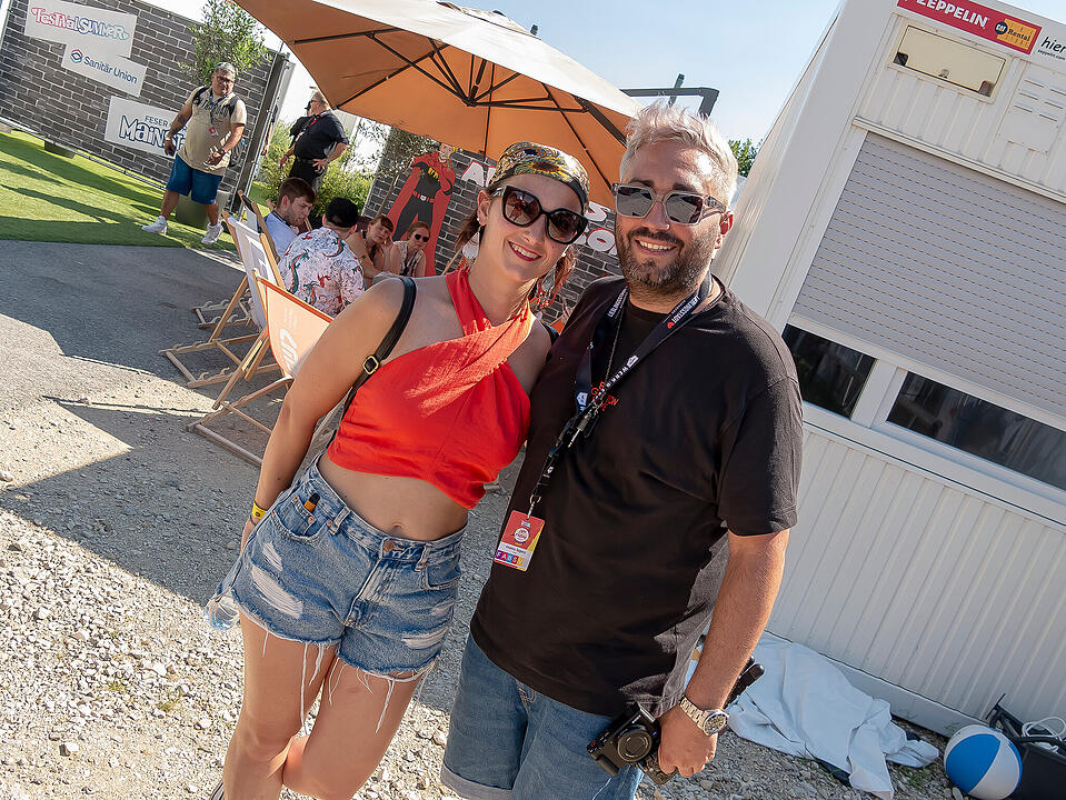 Mit internationalen und nationalen Live-Acts!